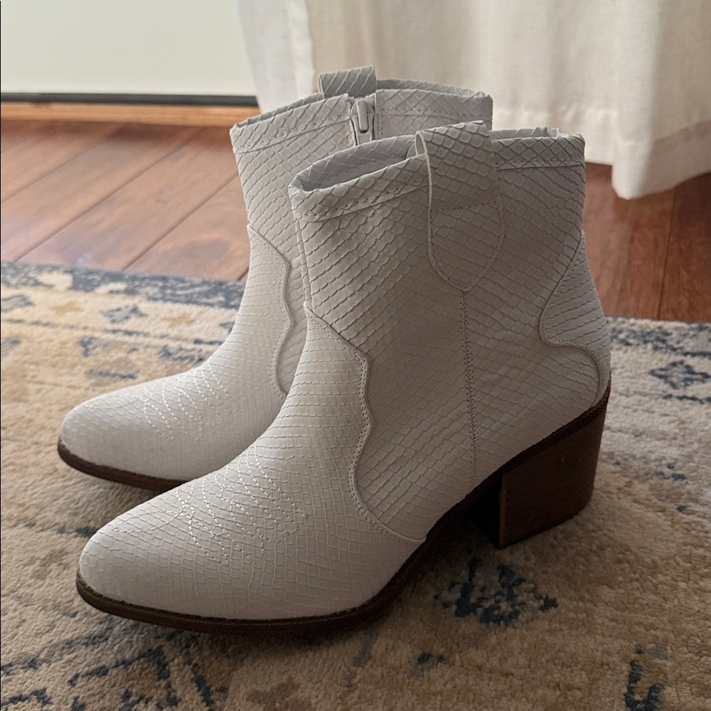 Dirty Laundry White Ankle Boots